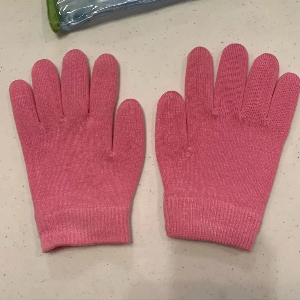 Pure Code. Pink hydrating gloves. NWT.